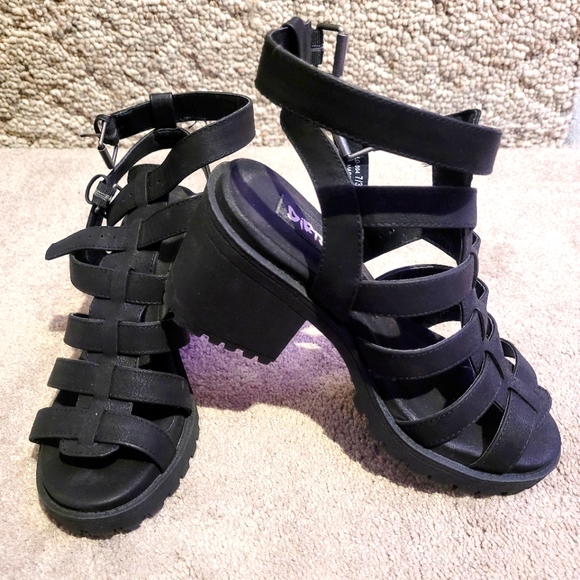 Dirty Laundry Shoes - Dirty Laundry Chunky Sandals Women's Size 7